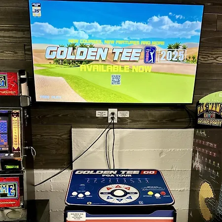 The Grizzlies Den - Log Style Cabin Located In The Desirable Fox Farm Area! Games And Arcade!